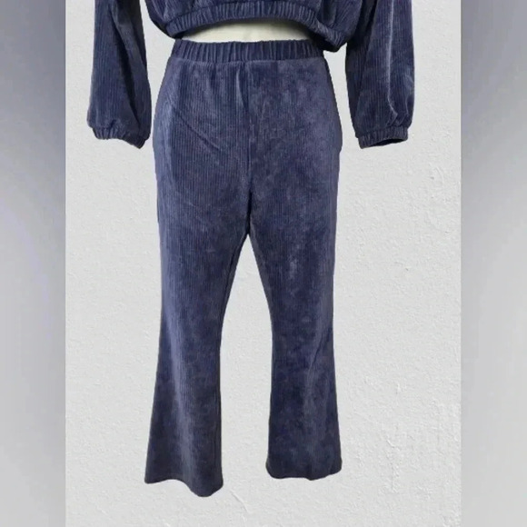 Old Navy Girls Velvet Ribbed Top and Flare Pants Set L (10/12) - Picture 3 of 11